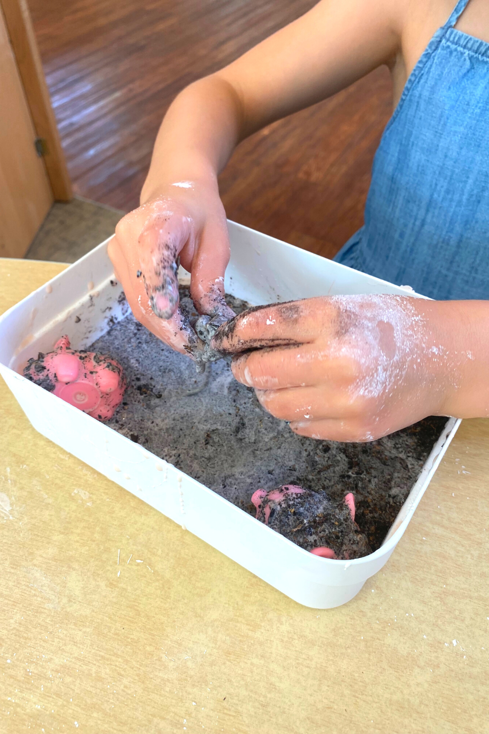Pig Container Activity Farm theme curriculum for play based preschool – learnplayrepeat
